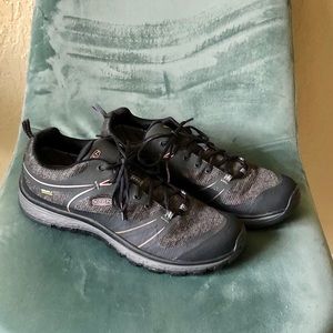 Women’s Keen hiking shoes